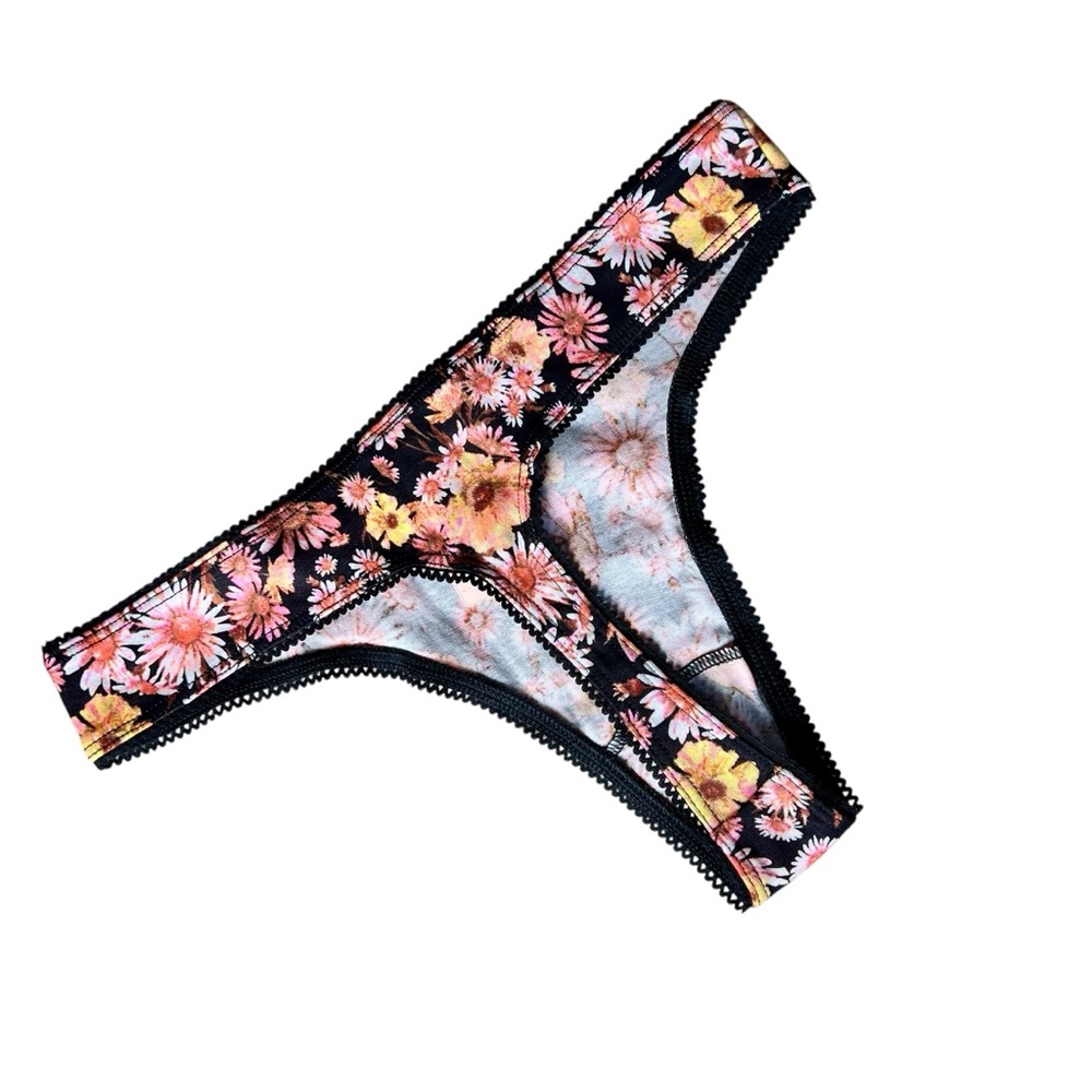 2022 Victoria’s Secret Floral Print Thong Size Medium - Picture 2 of 4